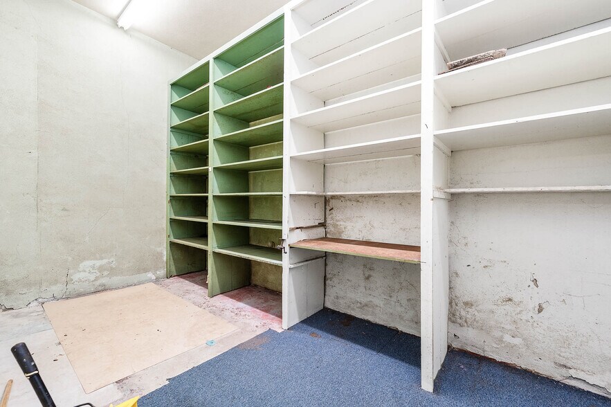 More Photos Of 101 E Monseratte St, El Campo Storefront For Sale