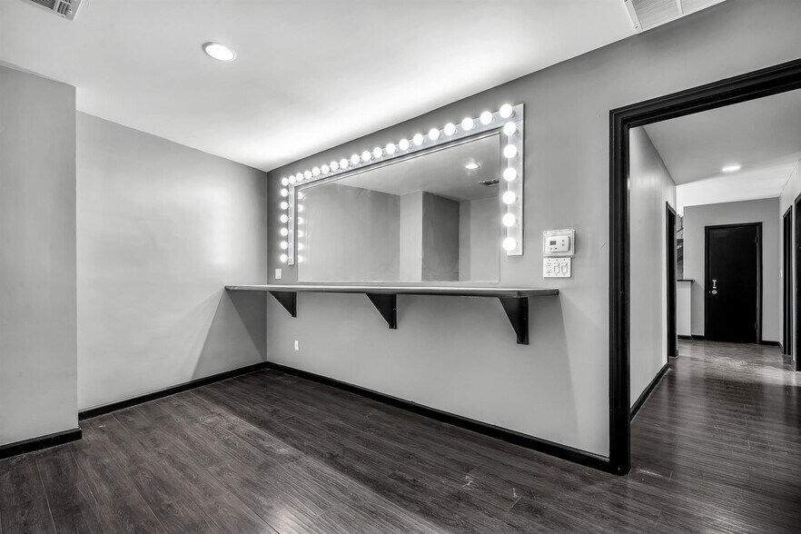 More Photos Of 5727 W Adams Blvd, Los Angeles Warehouse For Sale