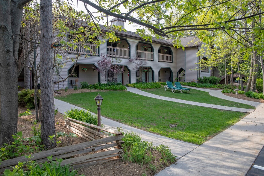 More Photos Of 2544 S Bay Shore Dr, Sister Bay Hotel For Sale