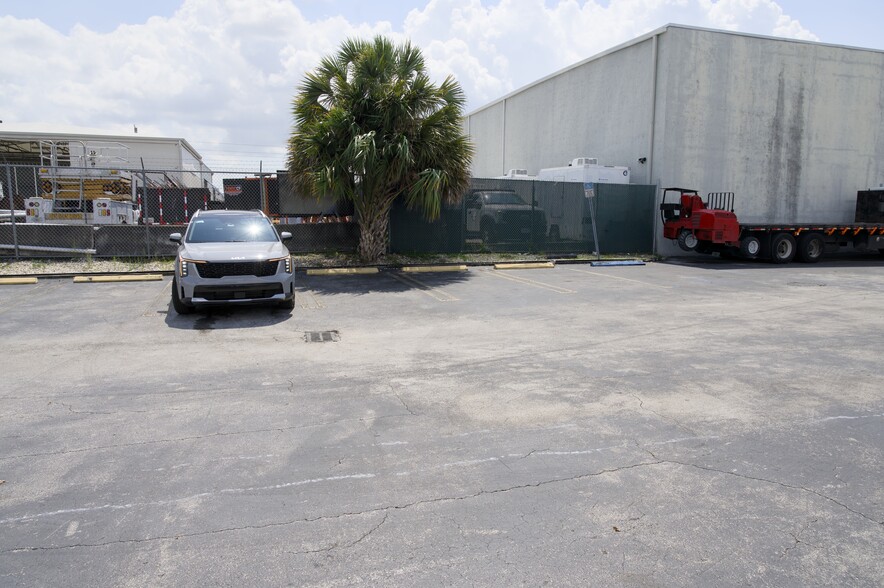 More Photos Of 7215 NW 41st St, Miami Warehouse For Sale