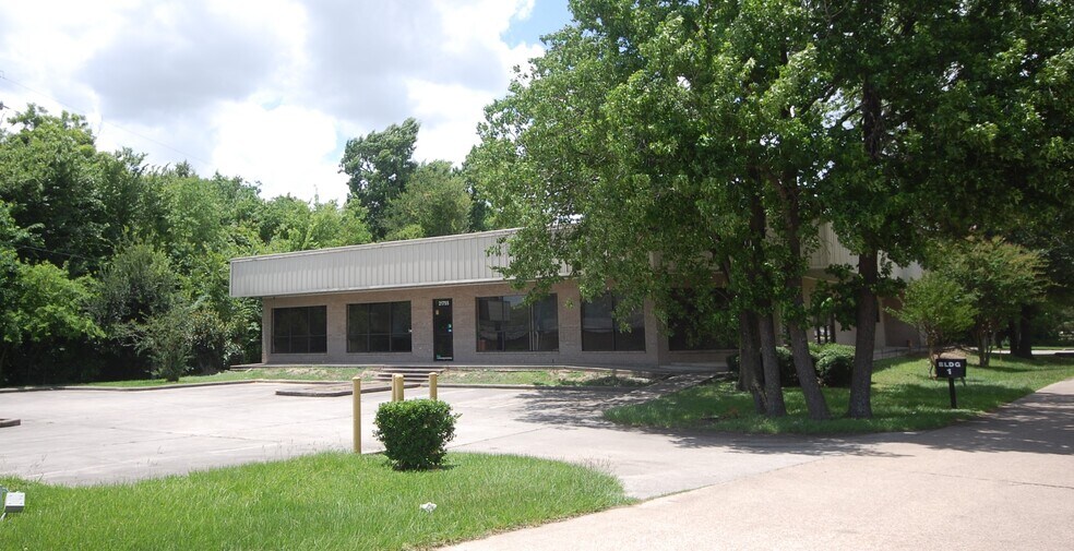 More Photos Of 21755 N I-45 Fwy, Spring Flex For Sale