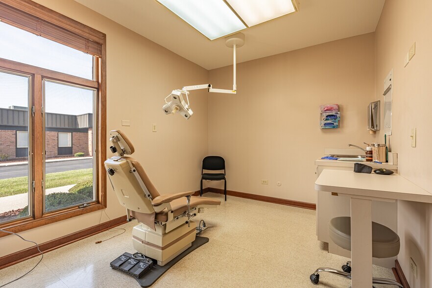 More Photos Of 302 N Hammes Ave, Joliet Medical For Lease