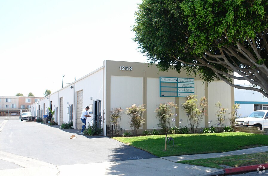 More Photos Of 1253 Logan Ave, Costa Mesa Light Manufacturing For Lease