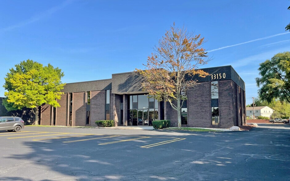 More Photos Of 33150 Schoolcraft Rd, Livonia Unknown For Lease
