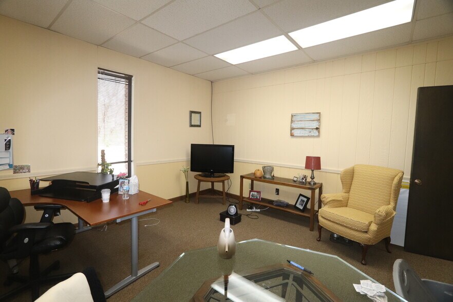 More Photos Of 3075 E Grand River Ave, Howell Office For Lease