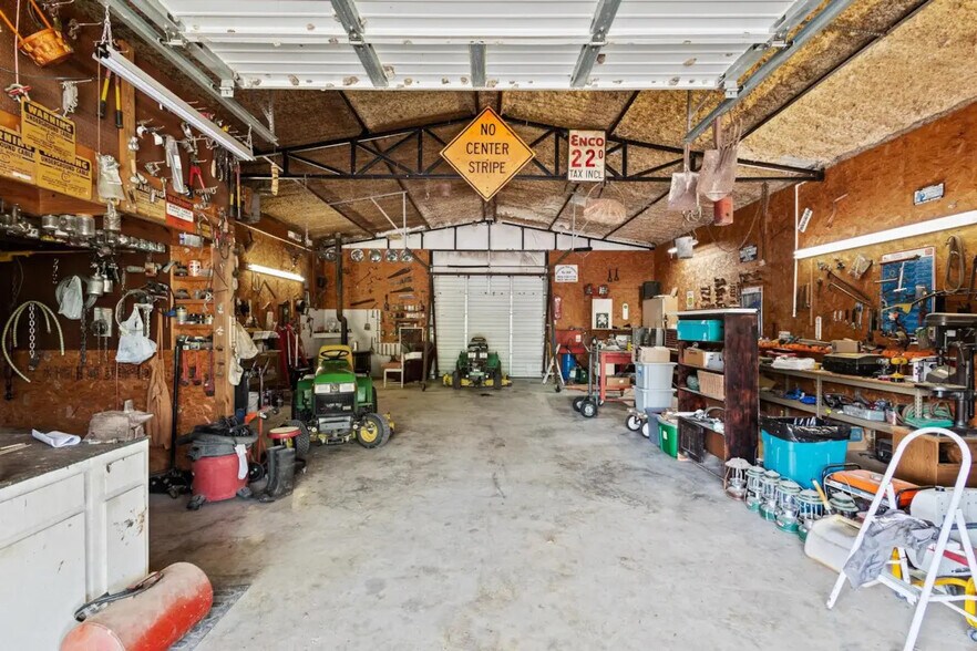 More Photos Of 14143 FM 697, Whitewright Office For Sale