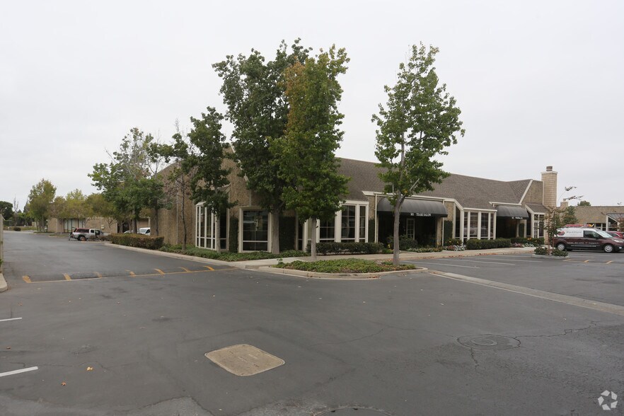 More Photos Of 151 Kalmus Dr, Costa Mesa Light Manufacturing For Lease