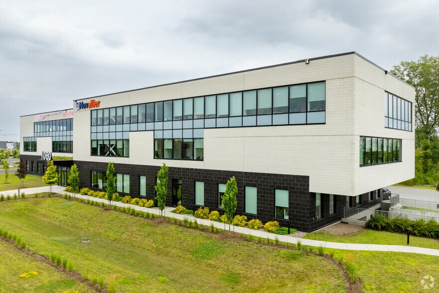 More Photos Of 1060 Rue Parent, St-Bruno-de-Montarville Office For Lease