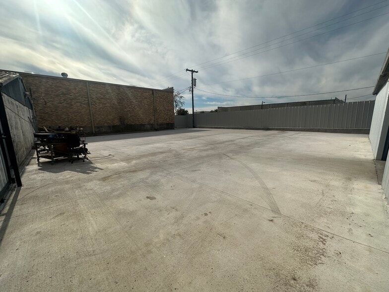 More Photos Of 10411 Harry Hines Blvd, Dallas Auto Dealership For Lease
