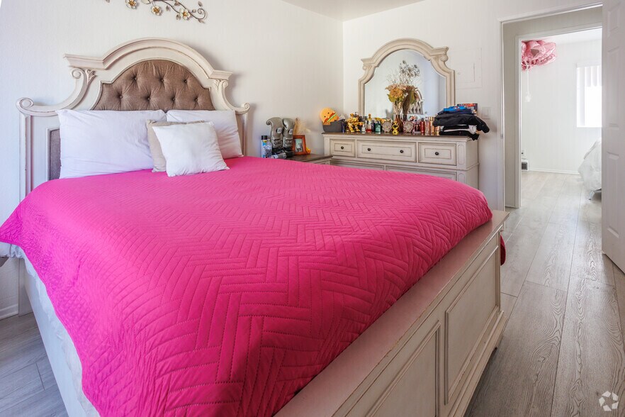 More Photos Of 7246 Petrol St, Paramount Apartments For Sale