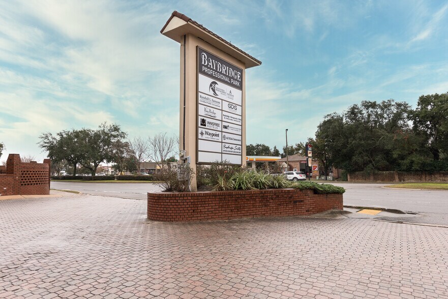 More Photos Of 77-87 Bay Bridge Dr, Gulf Breeze Office For Sale