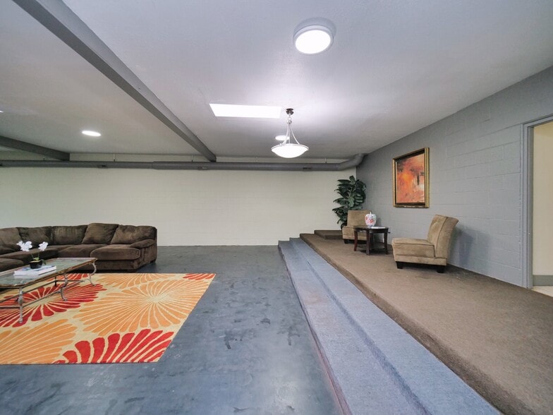 More Photos Of 9614-9616 MacArthur Blvd, Oakland Religious Facility For Lease