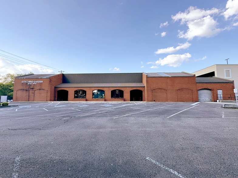 Primary Photo Of 144 Wilson Pike, Brentwood Freestanding For Lease