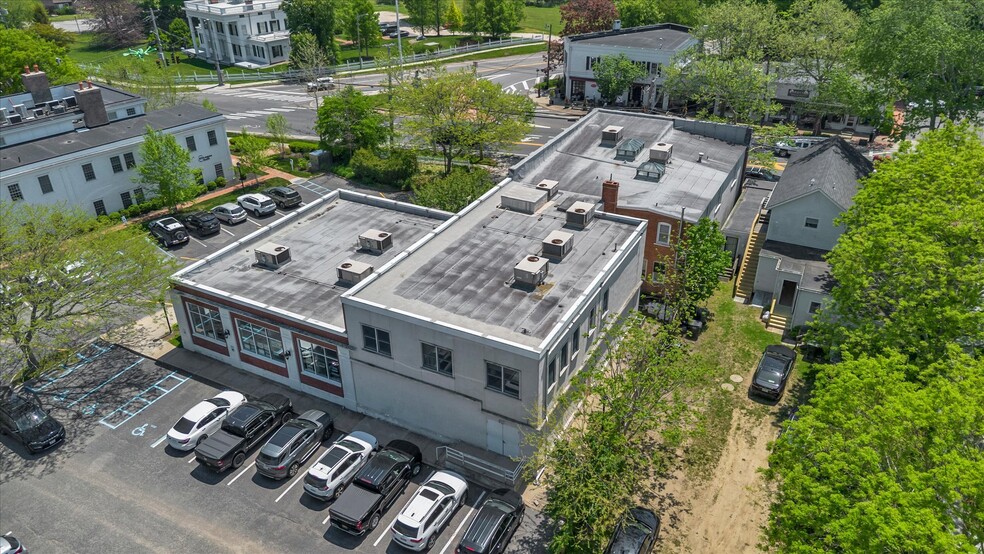 More Photos Of 2488 Montauk Hwy, Bridgehampton Freestanding For Lease