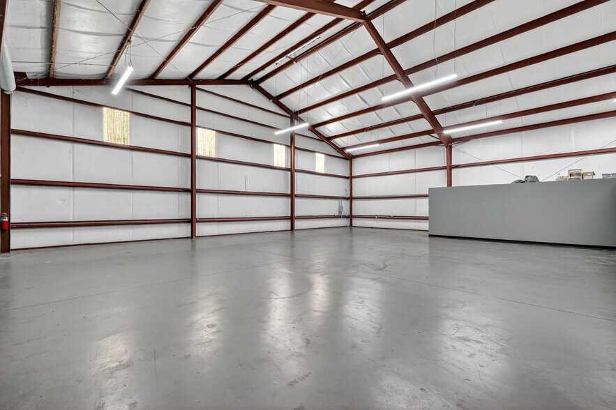 More Photos Of 15925 Old Us Highway 441, Tavares Warehouse For Lease