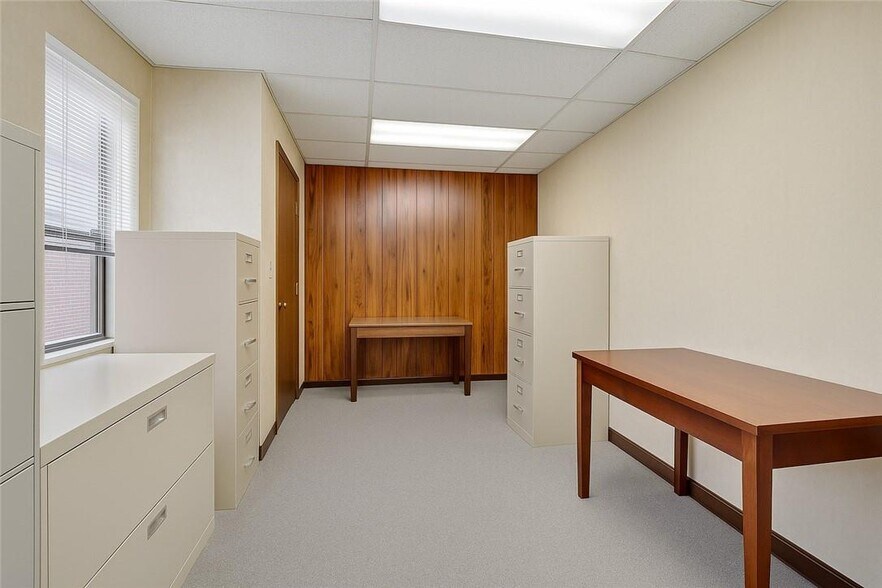 More Photos Of 29 E Beau St, Washington Medical For Sale