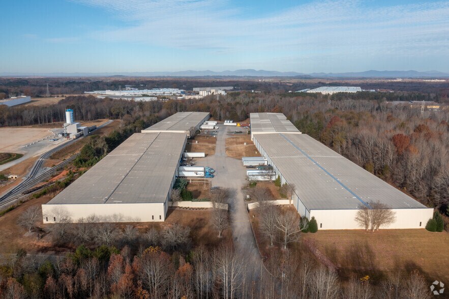 More Photos Of 160 National Ave, Spartanburg Warehouse For Lease