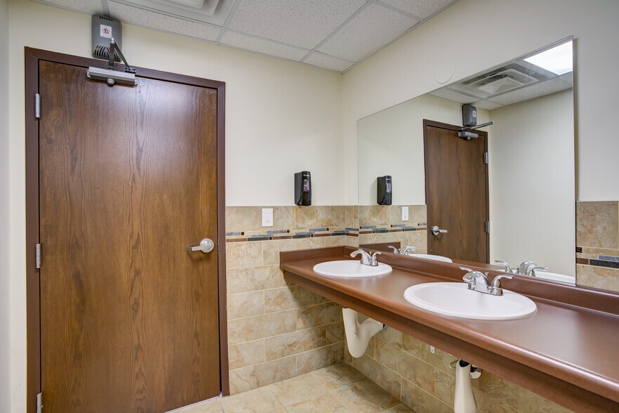 More Photos Of 225 S Academy Blvd, Colorado Springs Office For Sale