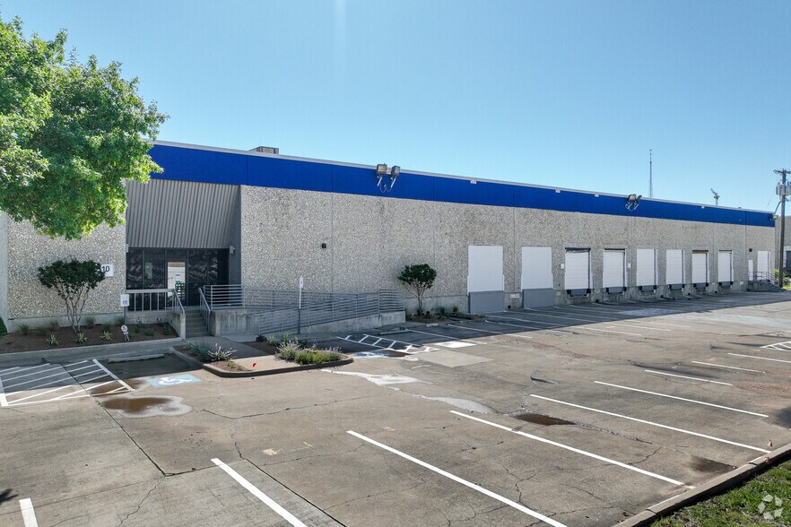 More Photos Of 3510 Pipestone Rd, Dallas Distribution For Lease