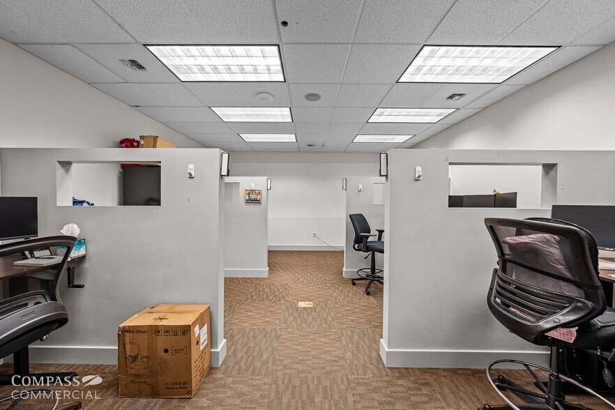 More Photos Of 2464 SW Glacier Pl, Redmond Office For Sale