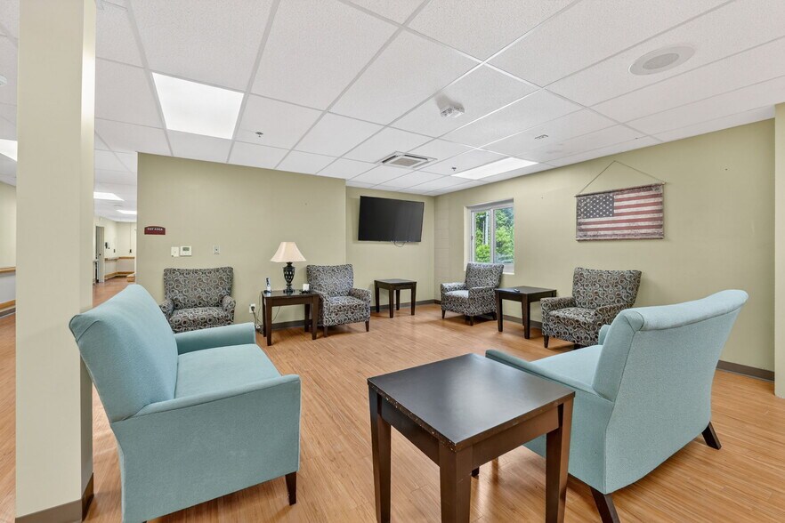 More Photos Of 106 Hospital Dr, Smithville Assisted Living For Sale