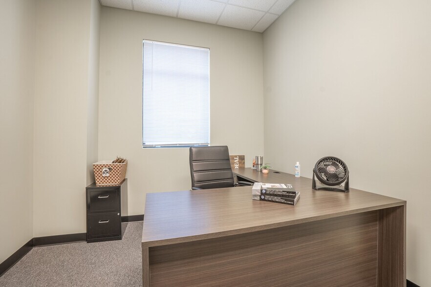 More Photos Of 227 Monogard Dr, Manchester Medical For Sale