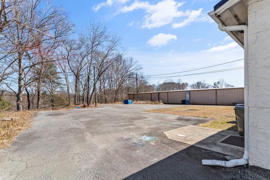 More Photos Of 2994 Hickory Blvd, Hudson Freestanding For Sale