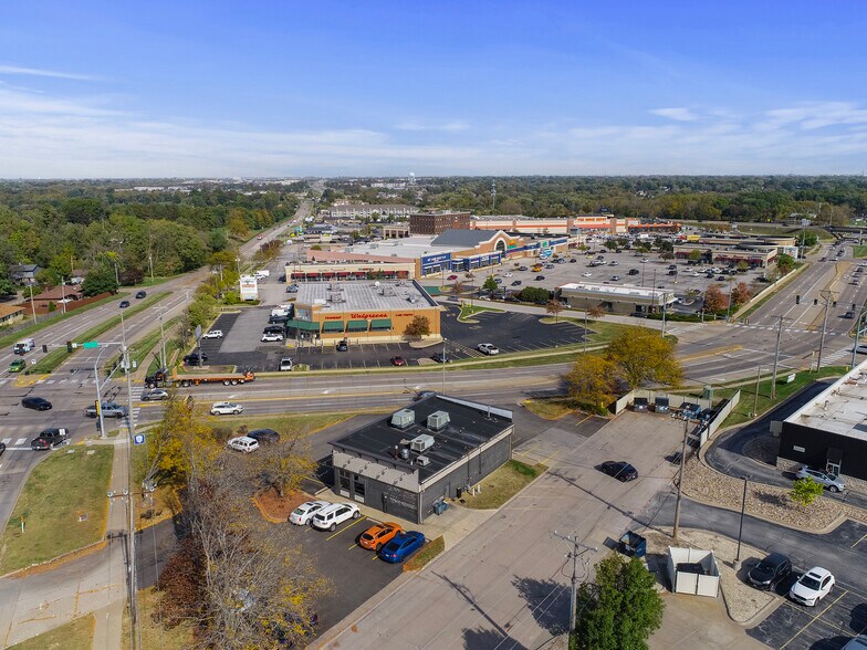 More Photos Of 858 Middle Rd, Bettendorf Unknown For Lease