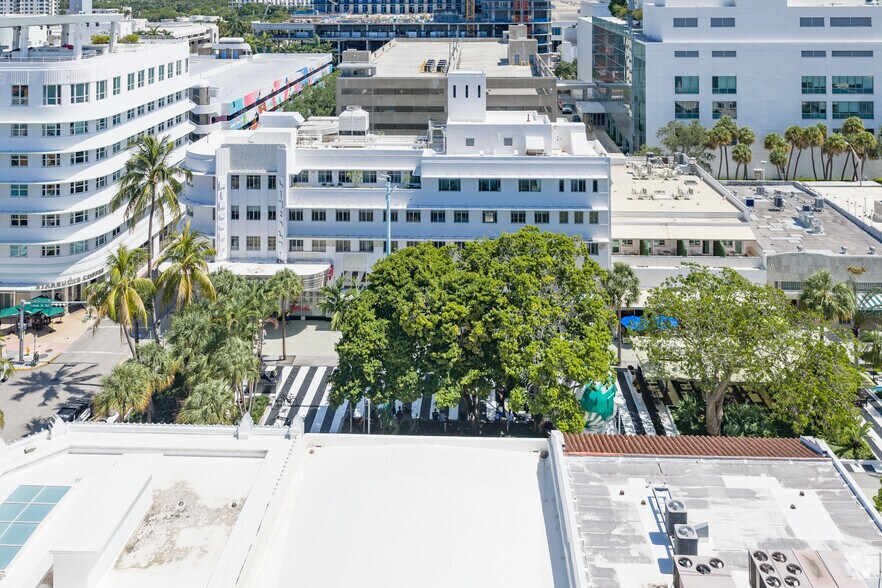 More Photos Of 541-551 Lincoln Rd, Miami Beach Storefront For Lease
