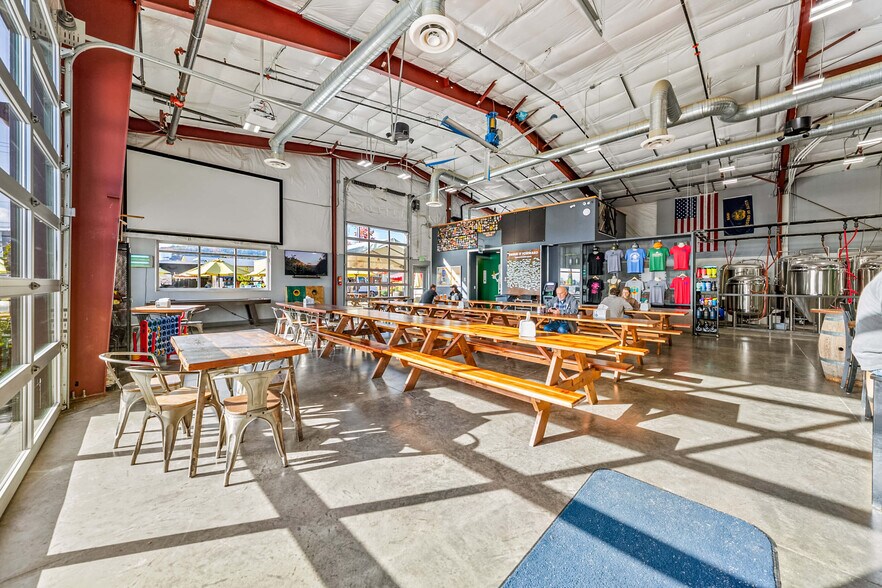 More Photos Of 1863 NW Washington Blvd, Grants Pass General Retail For Sale