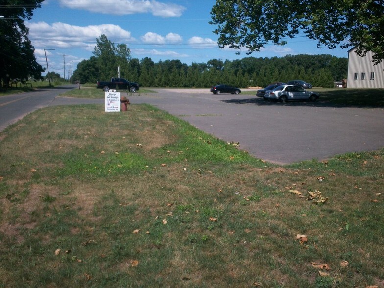 More Photos Of 47-50 Plantation Rd, Broad Brook Flex For Lease