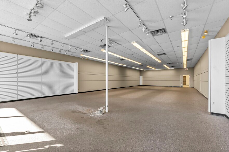 More Photos Of 1213 S Main St, Sikeston Unknown For Lease