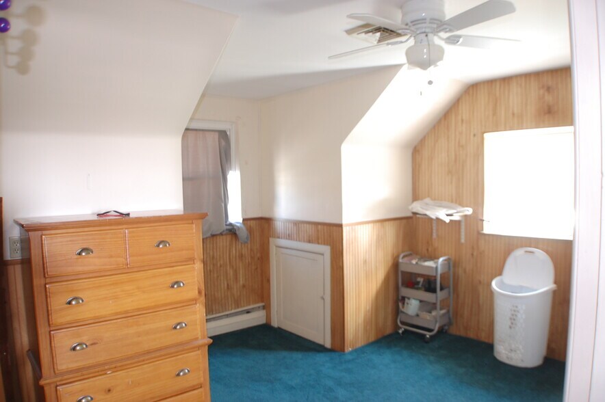 More Photos Of 1835 Delmar Dr, Folcroft Freestanding For Lease