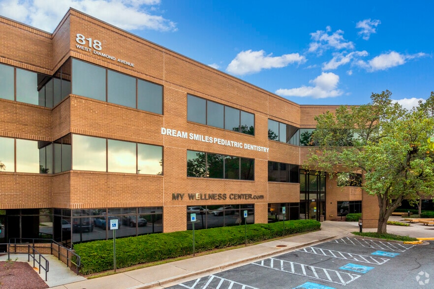 More Photos Of 818 W Diamond Ave, Gaithersburg Office For Lease