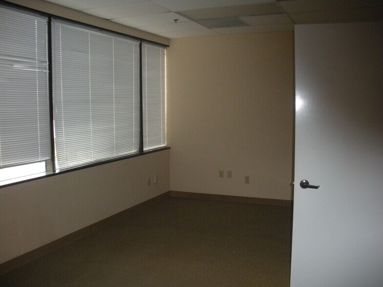 More Photos Of 26921-27051 Moulton Pky, Aliso Viejo Unknown For Lease