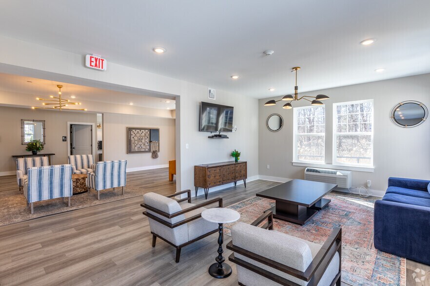 More Photos Of 35 Violet Ave, Poughkeepsie Apartments For Lease