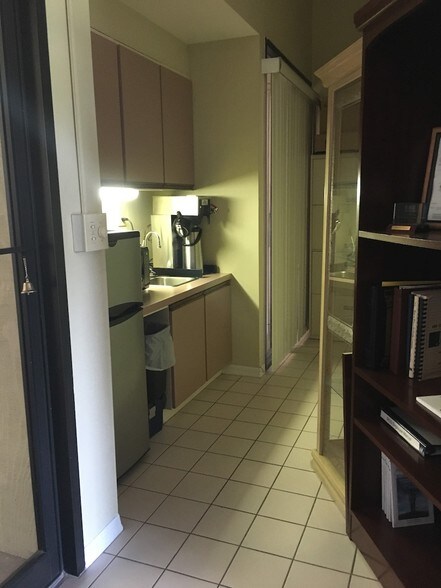 More Photos Of 2210 S Front St, Melbourne Office For Lease