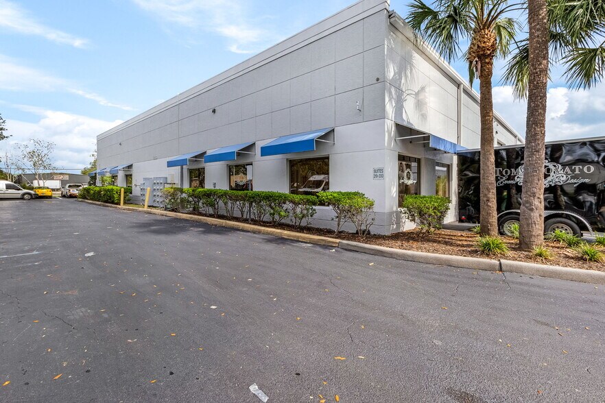 More Photos Of 4110 Enterprise Ave, Naples Unknown For Lease