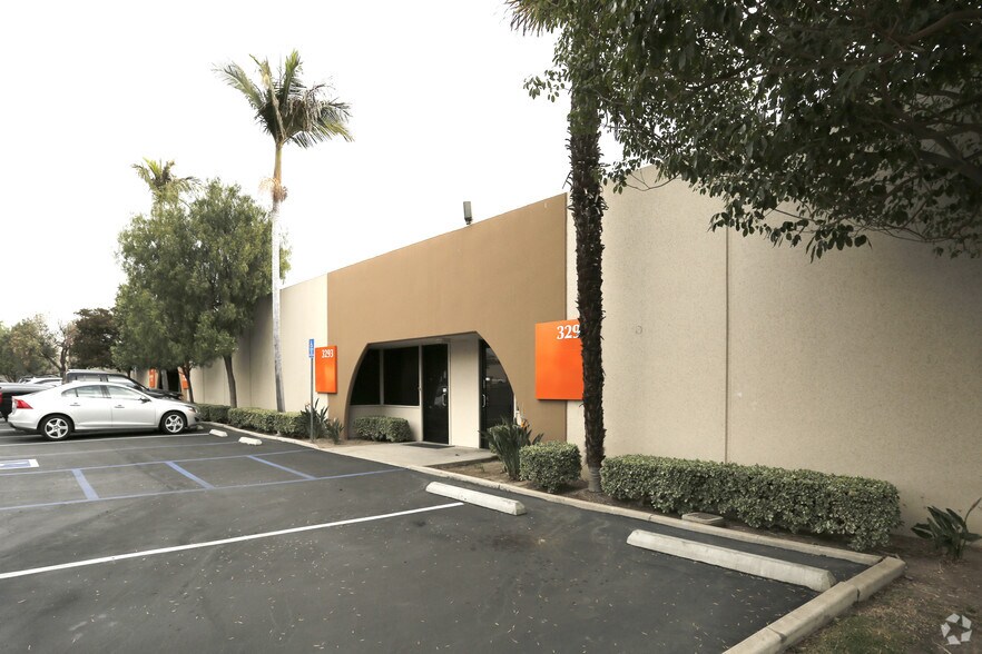 More Photos Of 3281-3295 Industry Dr, Signal Hill Warehouse For Lease
