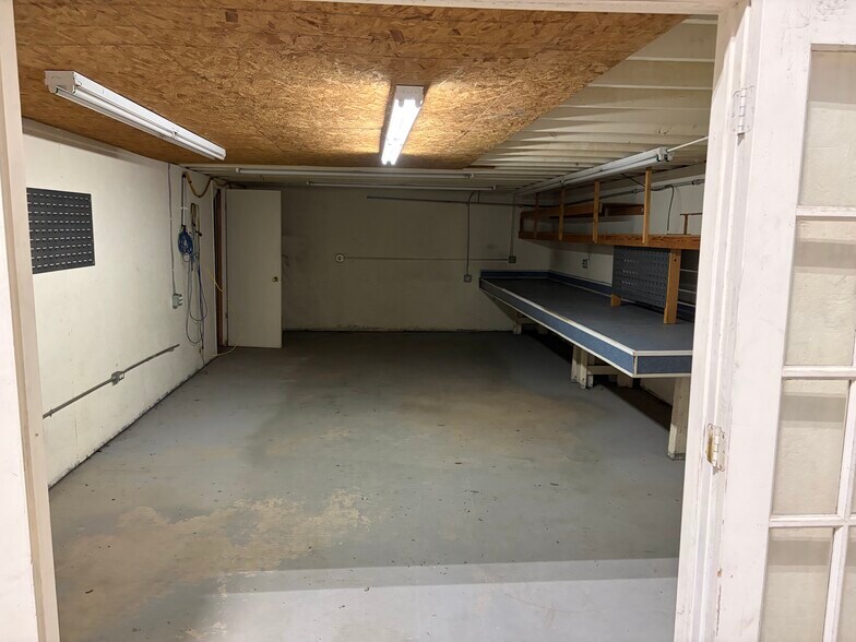 More Photos Of 6100 Conveyor Dr, Burleson Warehouse For Lease