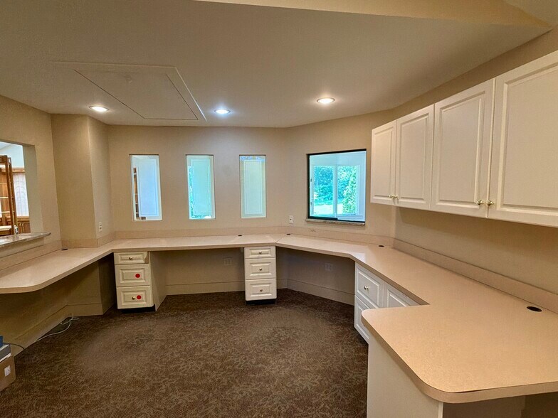 More Photos Of 1156 Boston Post Rd, Old Saybrook Office For Lease