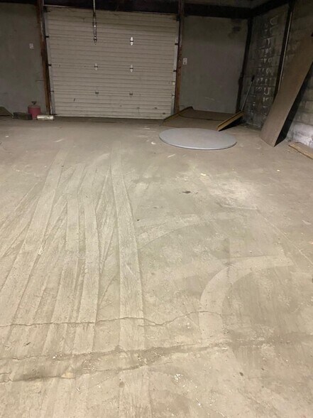 More Photos Of 111-135 Paine St, Troy Distribution For Sale