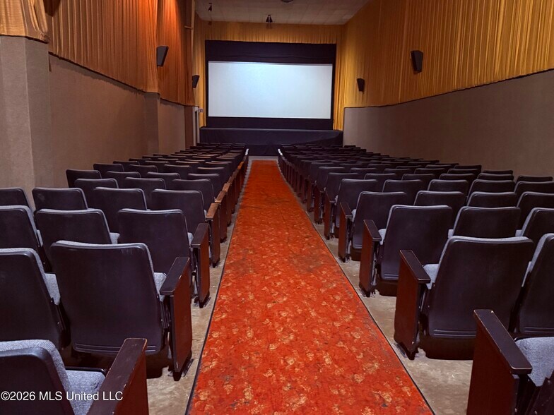 More Photos Of 1405 Kmart Plaza Dr, Yazoo City Movie Theatre For Sale