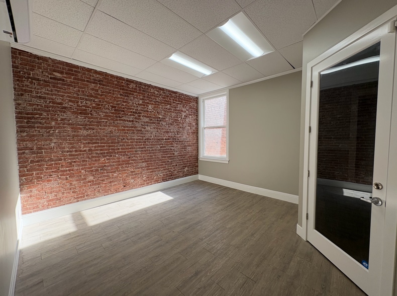 More Photos Of 138-142 S K St, Tulare Storefront Retail Office For Lease