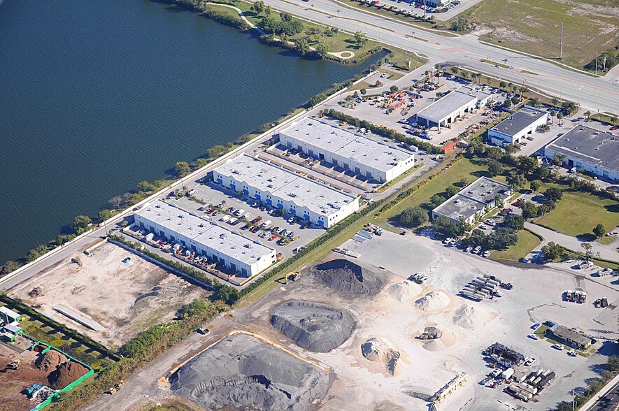 More Photos Of 1805 S Powerline Rd, Deerfield Beach Warehouse For Lease