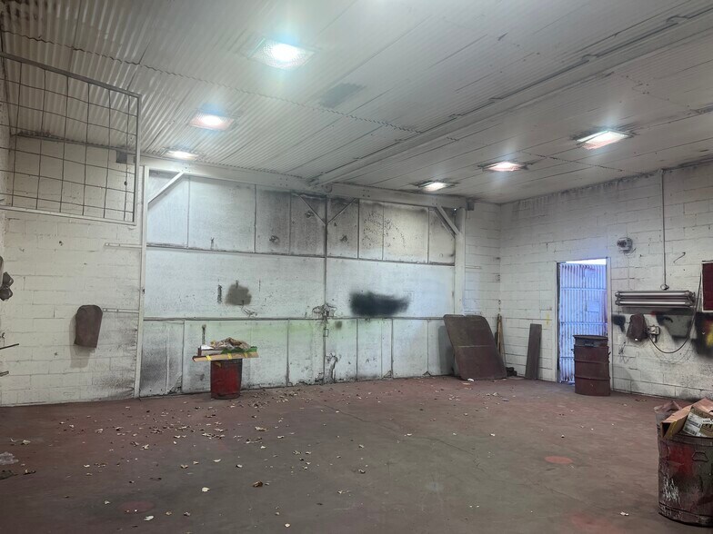 More Photos Of 2640 NW 2nd St, Oklahoma City Manufacturing For Sale