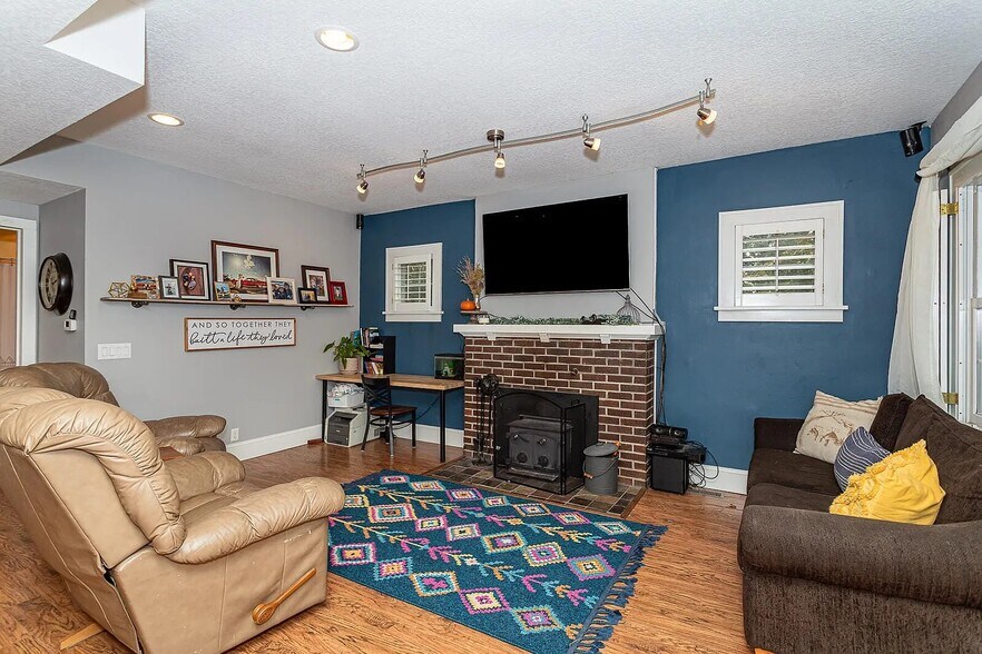 More Photos Of 3533 Fenton Ave, Stratford Winery Vineyard For Sale