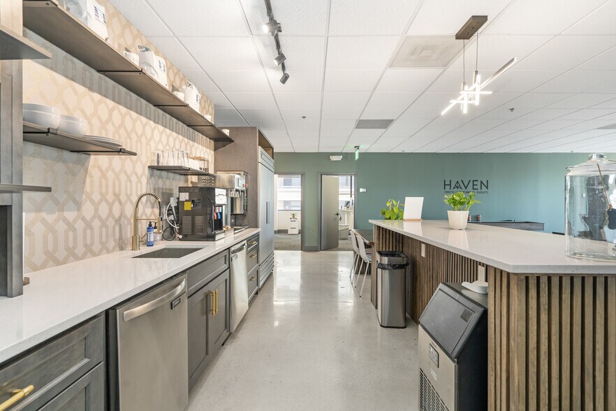 More Photos Of 200 W Towsontown Blvd, Towson Coworking Space