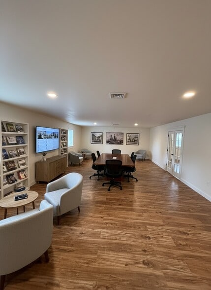 More Photos Of 955 W Main St, Mount Joy Storefront Retail Office For Lease