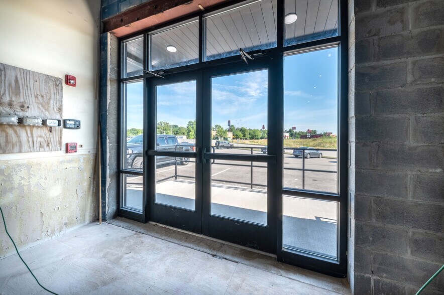 More Photos Of 50 Middletown Loop, White Hall Storefront Retail Office For Lease